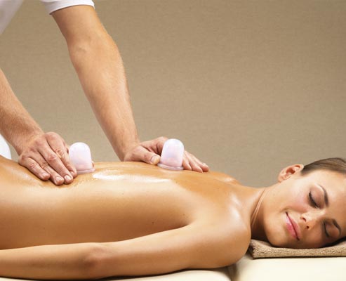 Schröpfkopf-Massage bei der Siam Massage Hamburg